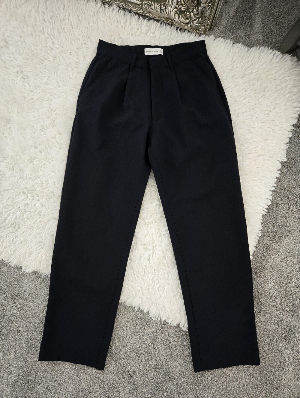Abercrombie & Fitch Tailored Straight Pant. Color: Black. Size Small Short.